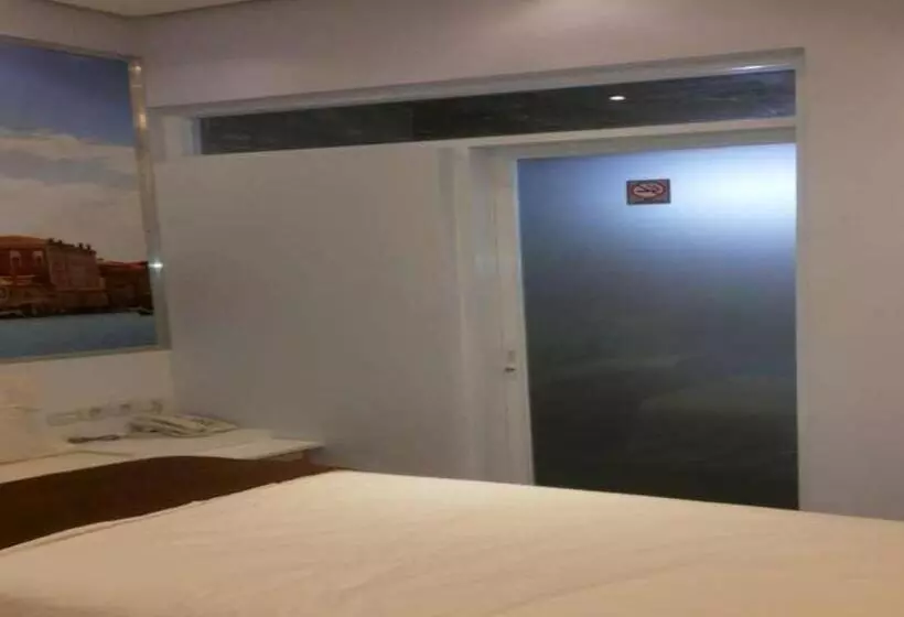 Aamiaismajoitus (B&B) Tirta Mansion Paramount Serpong