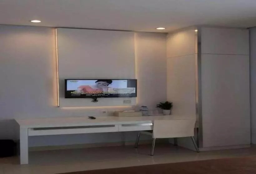 Aamiaismajoitus (B&B) Tirta Mansion Paramount Serpong