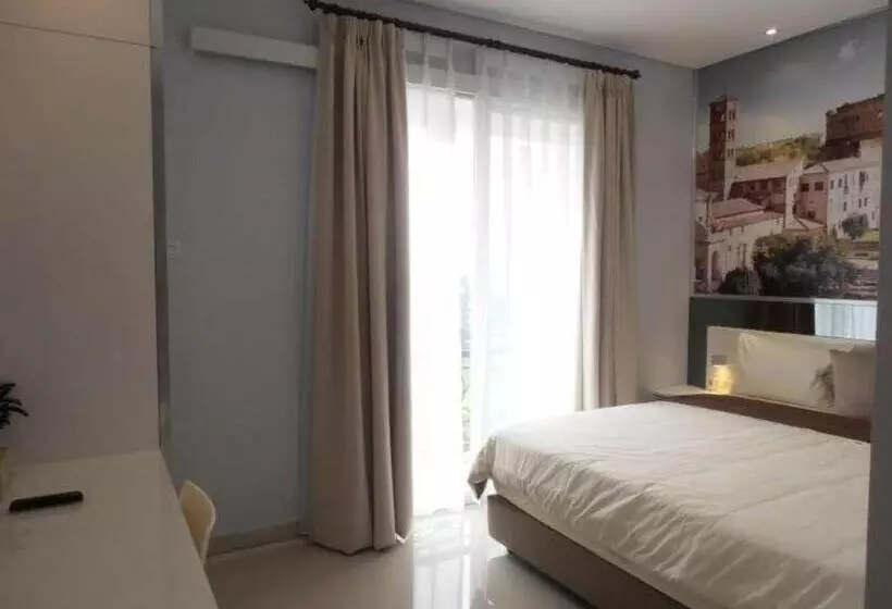 Aamiaismajoitus (B&B) Tirta Mansion Paramount Serpong