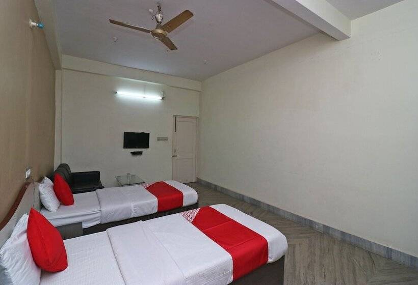 בית מלון כפרי Debarshi By Oyo Rooms