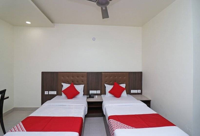 בית מלון כפרי Debarshi By Oyo Rooms