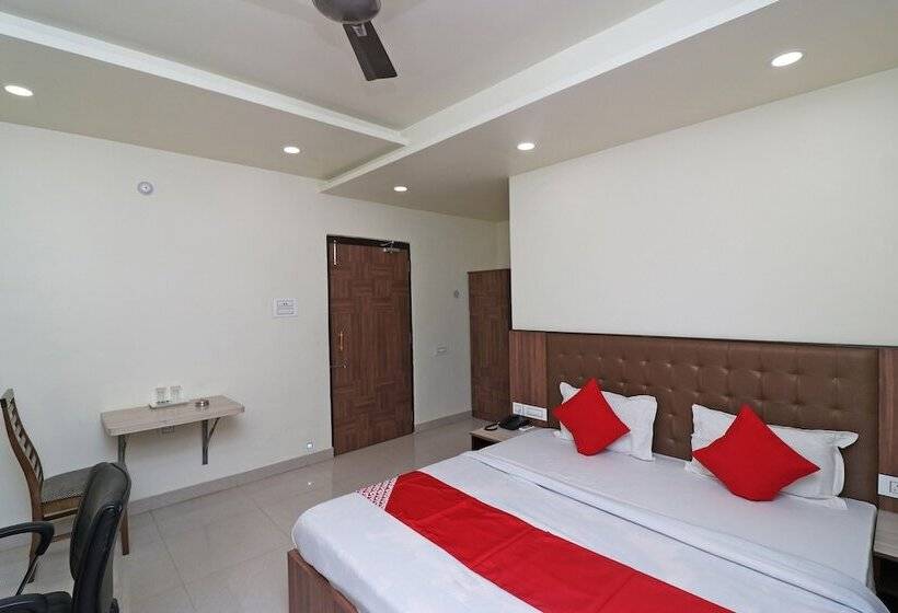 בית מלון כפרי Debarshi By Oyo Rooms