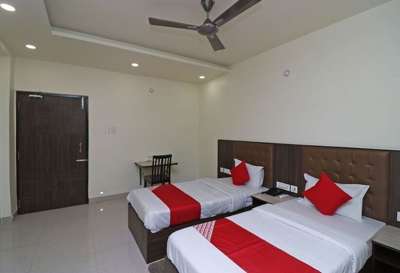 בית מלון כפרי Debarshi By Oyo Rooms