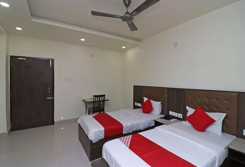 ホテル Debarshi By Oyo Rooms