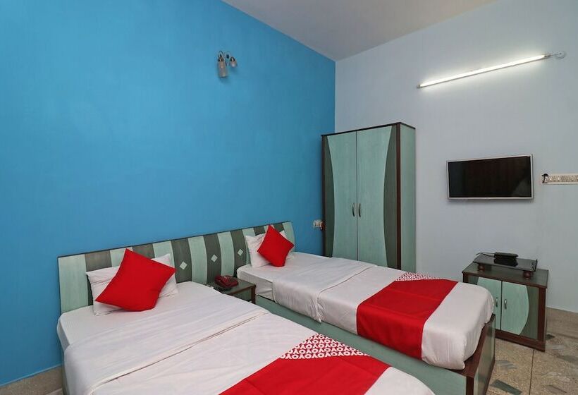 בית מלון כפרי Debarshi By Oyo Rooms