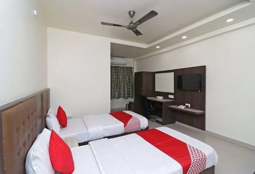 ホテル Debarshi By Oyo Rooms