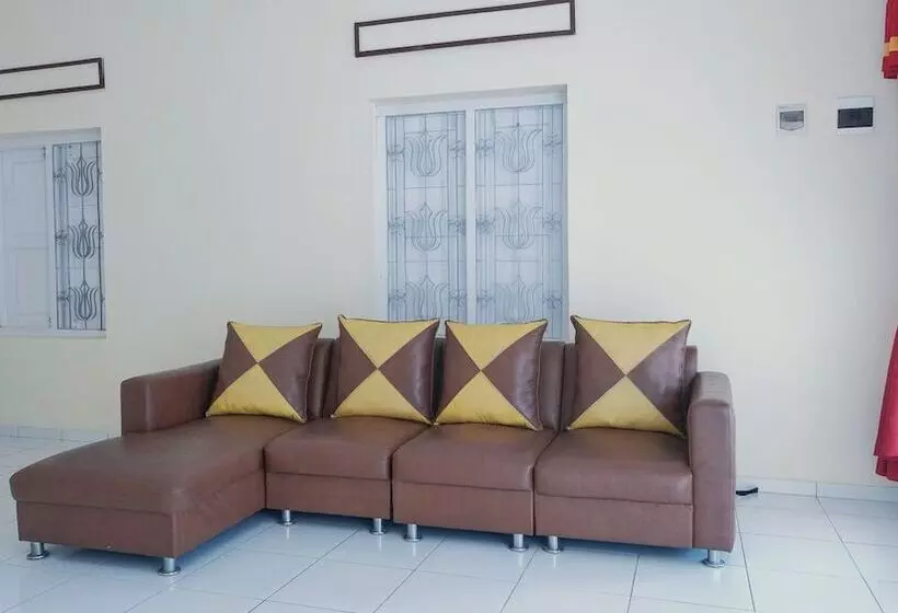 Hotelli Griya Soeratin Residence By Oyo Rooms