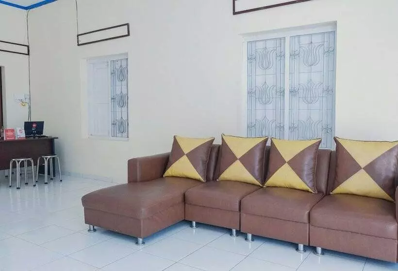 Hotelli Griya Soeratin Residence By Oyo Rooms