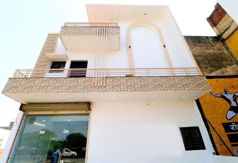 בית מלון כפרי New Bury By Oyo Rooms