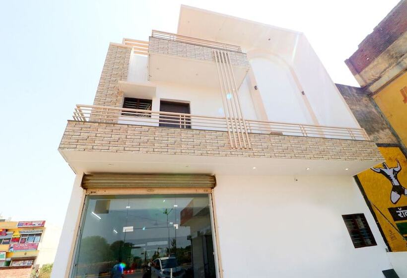 בית מלון כפרי New Bury By Oyo Rooms