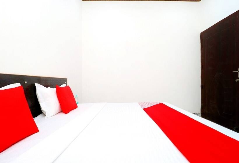 בית מלון כפרי New Bury By Oyo Rooms