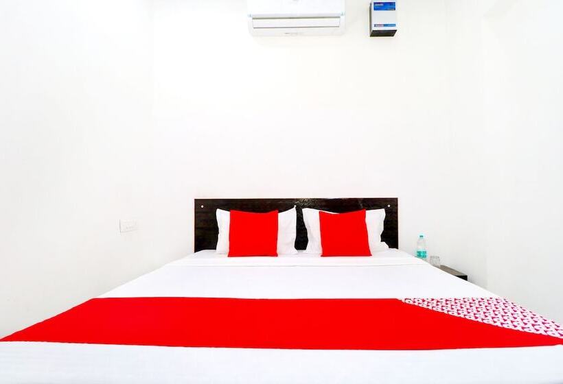 בית מלון כפרי New Bury By Oyo Rooms