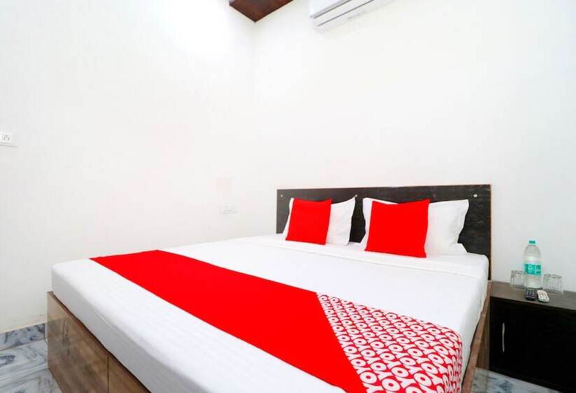 בית מלון כפרי New Bury By Oyo Rooms