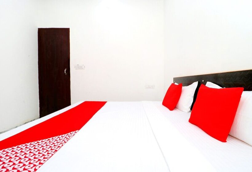 בית מלון כפרי New Bury By Oyo Rooms