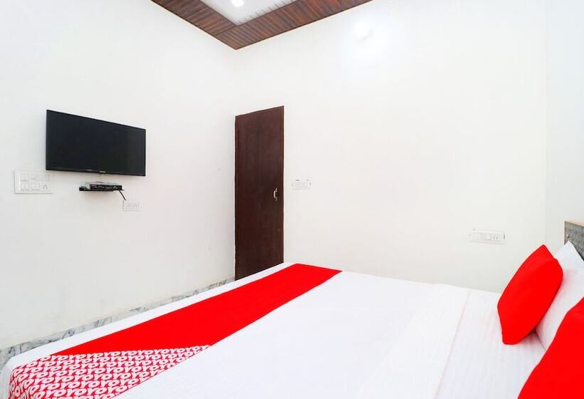 בית מלון כפרי New Bury By Oyo Rooms