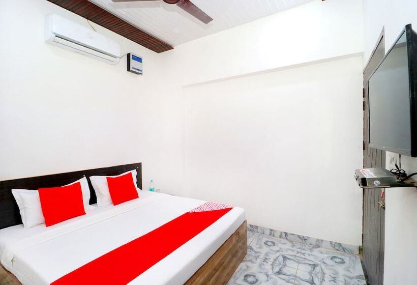 בית מלון כפרי New Bury By Oyo Rooms