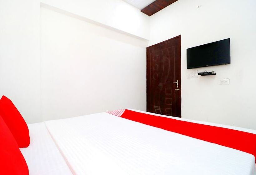 בית מלון כפרי New Bury By Oyo Rooms