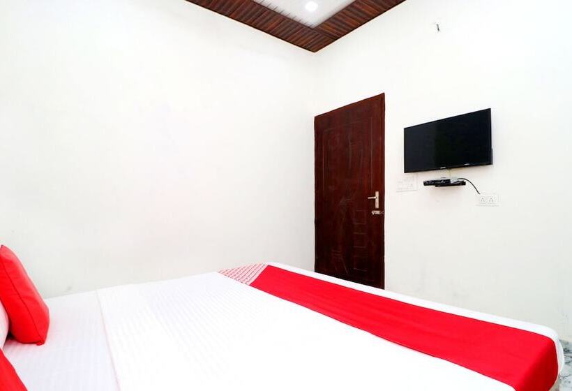 בית מלון כפרי New Bury By Oyo Rooms