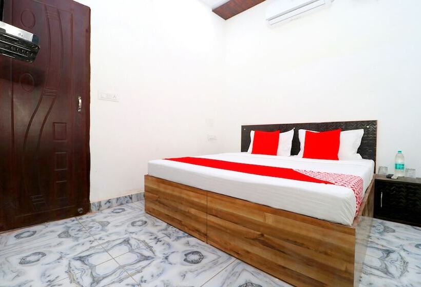 בית מלון כפרי New Bury By Oyo Rooms