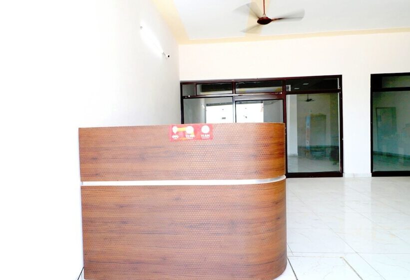 בית מלון כפרי New Bury By Oyo Rooms