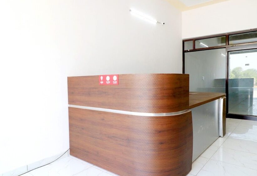 בית מלון כפרי New Bury By Oyo Rooms