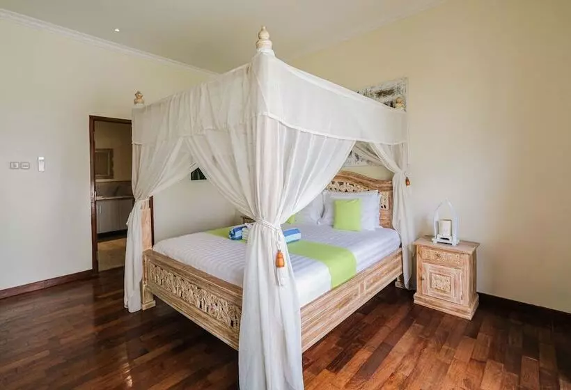 ホテル Poinciana Resort Bali