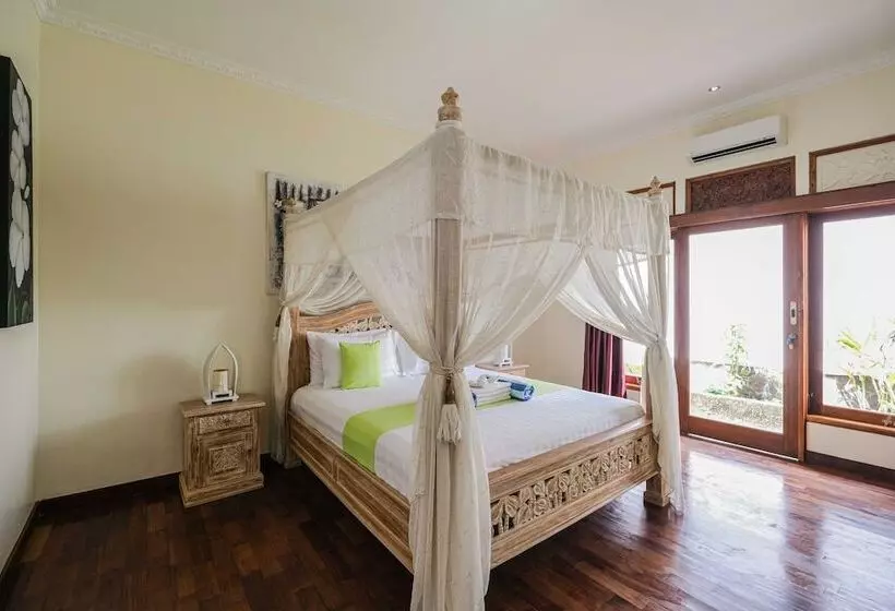 ホテル Poinciana Resort Bali