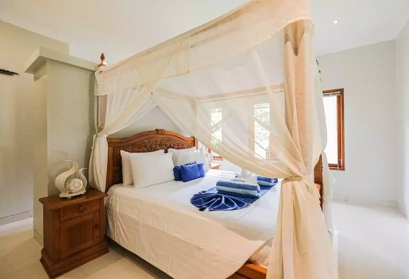 ホテル Poinciana Resort Bali