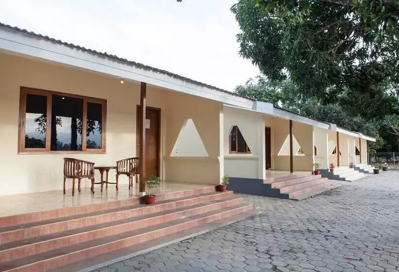 Hotelli Reddoorz Near Baluran National Park