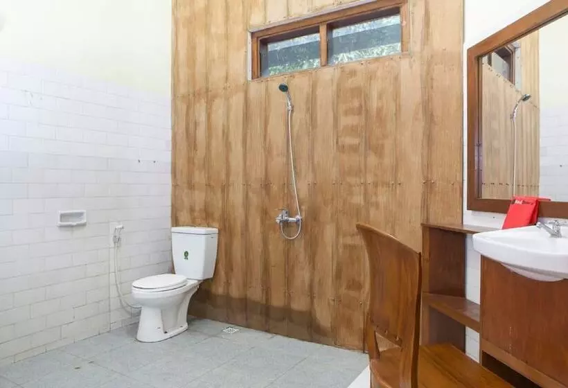 Hotelli Reddoorz Near Baluran National Park