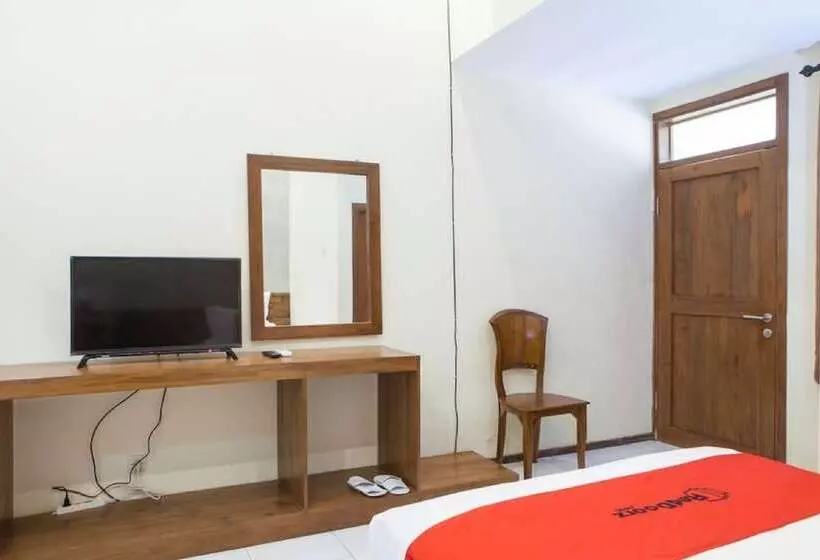 Hotelli Reddoorz Near Baluran National Park