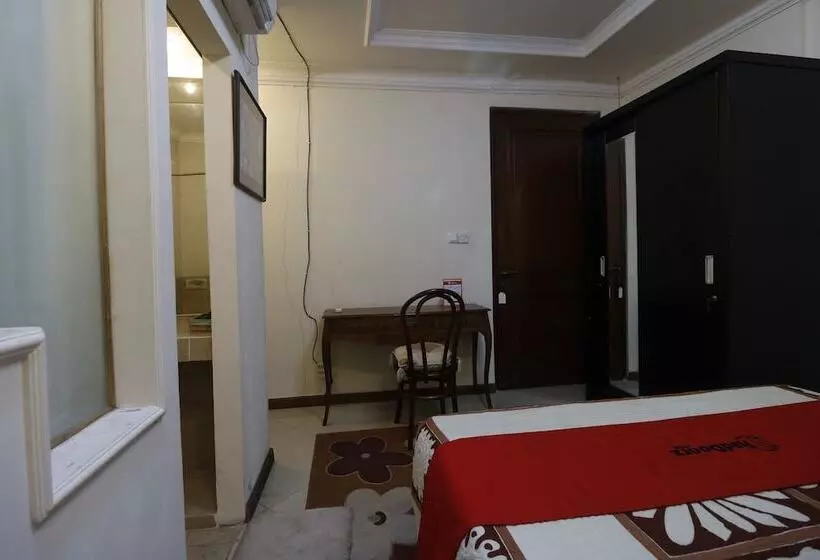 Hotelli Urbanview De Dharmawangsa Suite