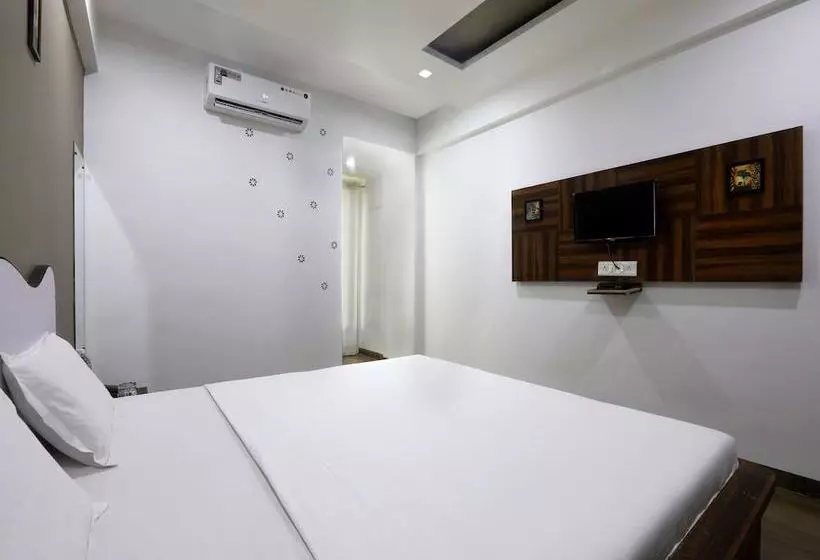 ホテル White House Beach Resort By Oyo Rooms