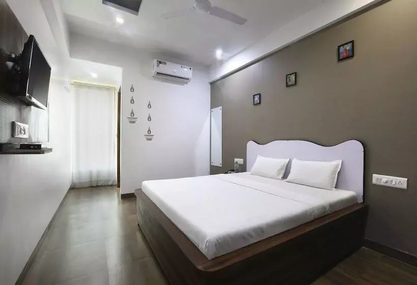 ホテル White House Beach Resort By Oyo Rooms