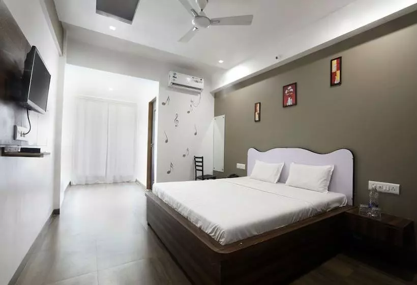 ホテル White House Beach Resort By Oyo Rooms