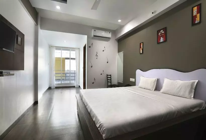 ホテル White House Beach Resort By Oyo Rooms