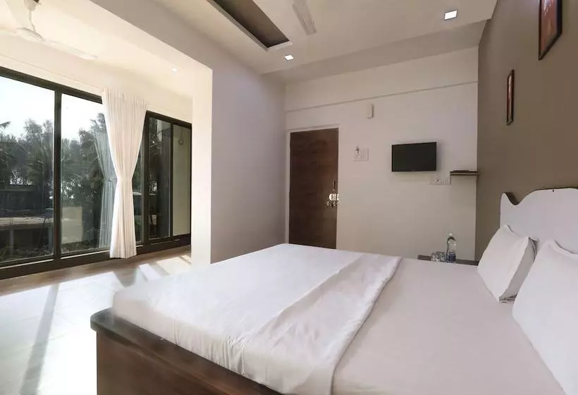 ホテル White House Beach Resort By Oyo Rooms