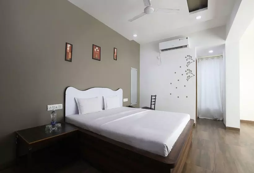 ホテル White House Beach Resort By Oyo Rooms