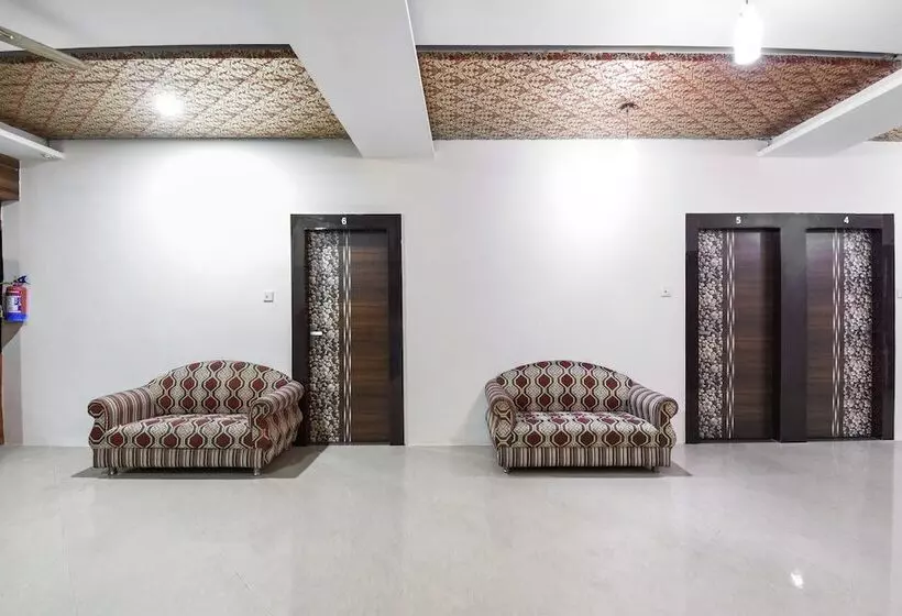 ホテル Yuvraj Residency By Oyo Rooms