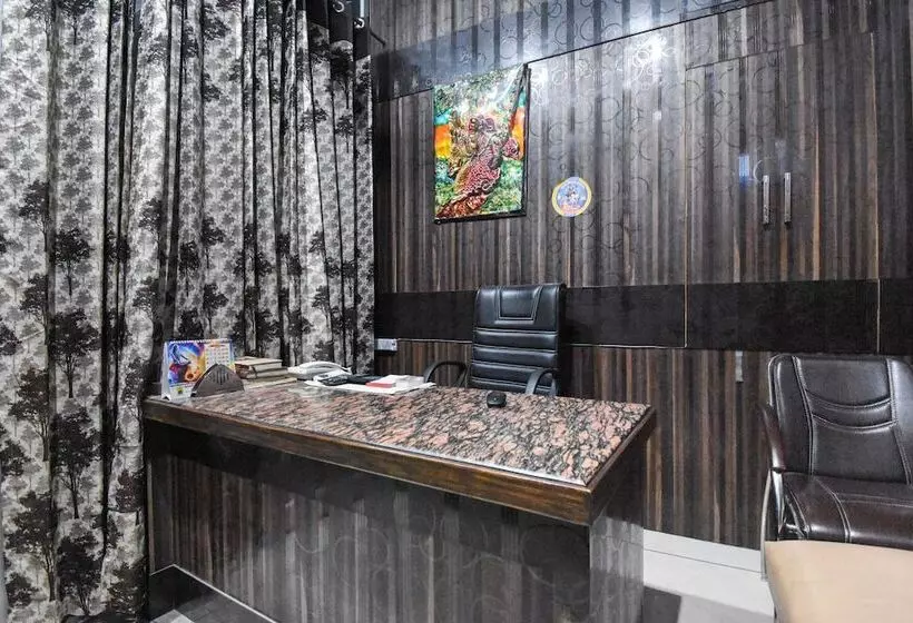 ホテル Yuvraj Residency By Oyo Rooms