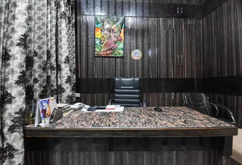 ホテル Yuvraj Residency By Oyo Rooms