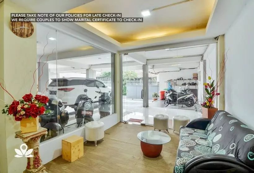 هتل Zen Rooms Near Darmawangsa Syariah