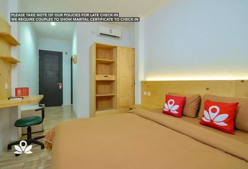 هتل Zen Rooms Near Darmawangsa Syariah