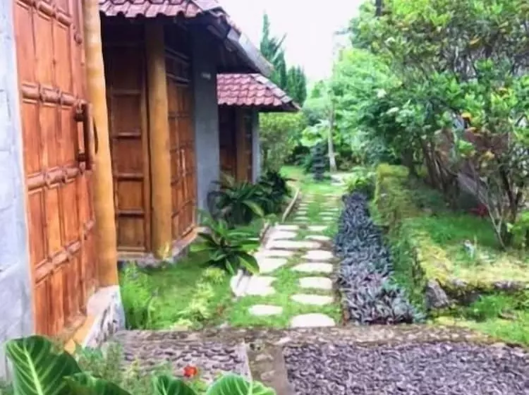 ペンション Pondok Bamboo Sendangsari
