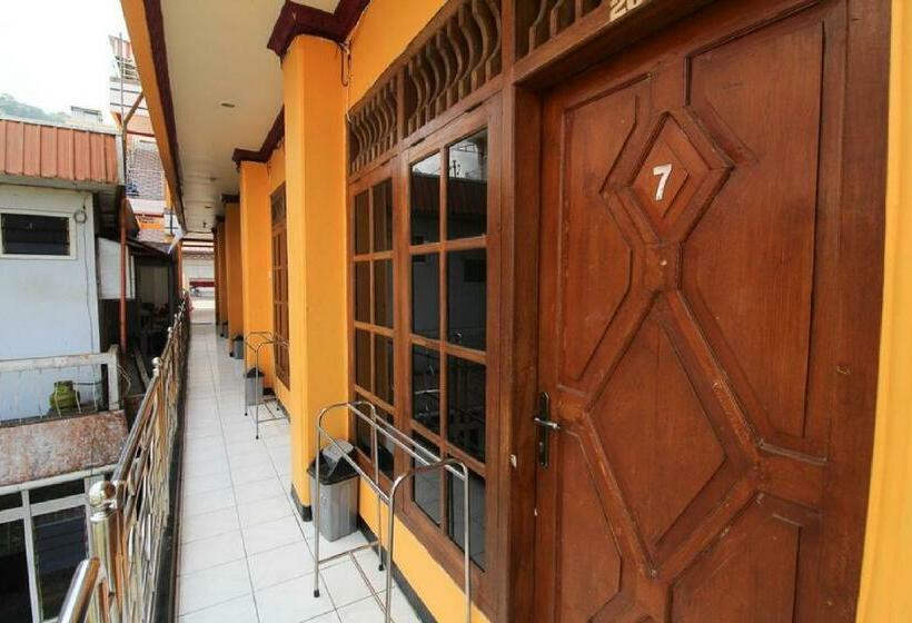 Pension Reddoorz Near Sarangan Lake