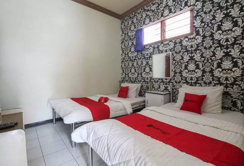 Majatalo Reddoorz Near Sarangan Lake