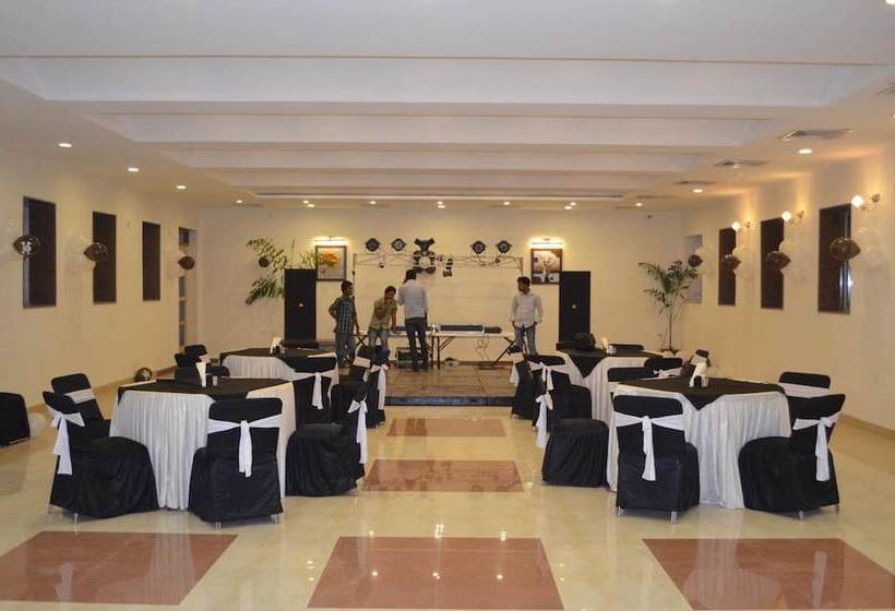 בית מלון כפרי Gargee Gautam Vihar Rajir