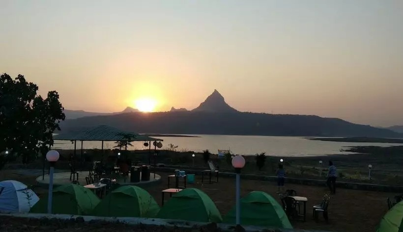 ホテル Pavana Lake Camping