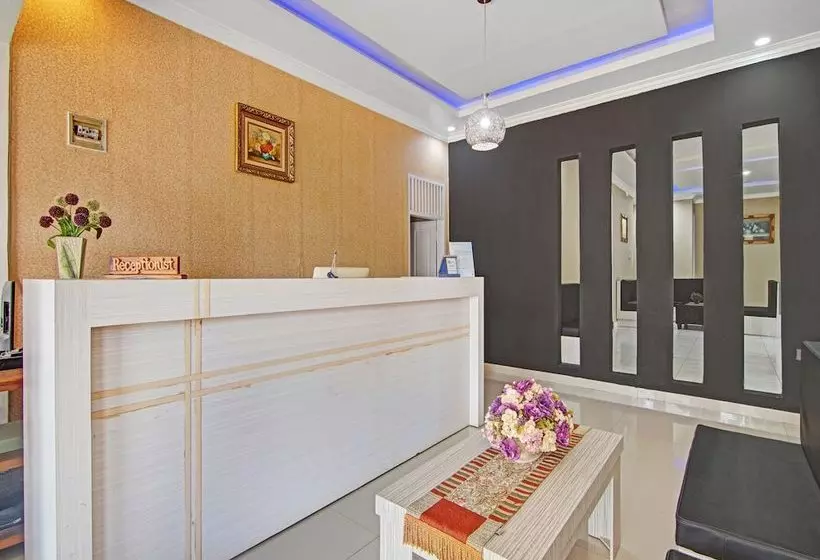 ホテル Shafira Syariah By Oyo Rooms