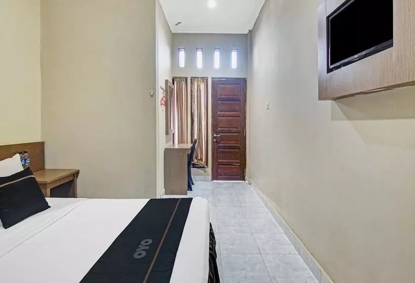 ホテル Shafira Syariah By Oyo Rooms